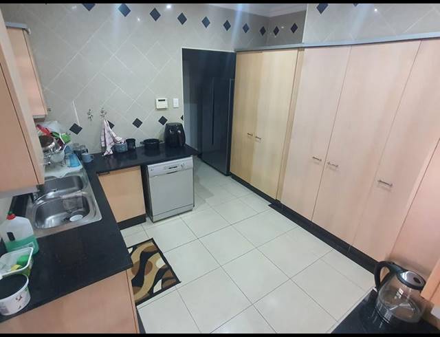 4 BEDROOM HOUSE FOR SALE IN SUNNINGDALE